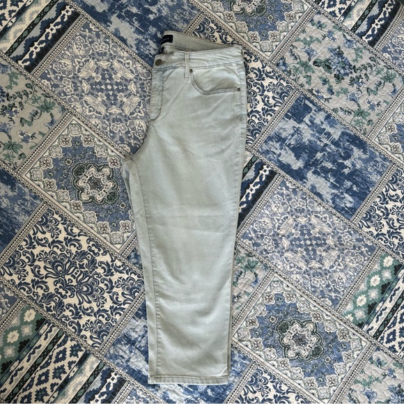 Charter Club Bristol Capri Size 14P Tummy Control Blue Denim - Picture 3 of 9